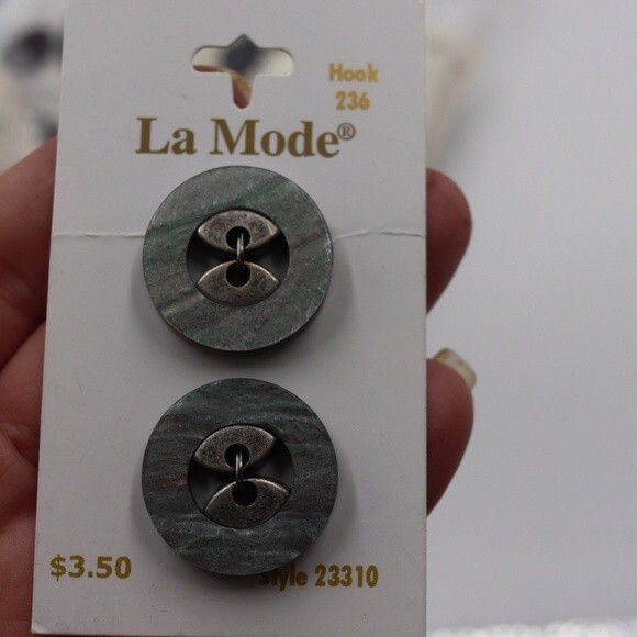 Button Lot Vintage & Modern Most on Cards Sewing Lot Craft Lot Buttons - Picture 6 of 10